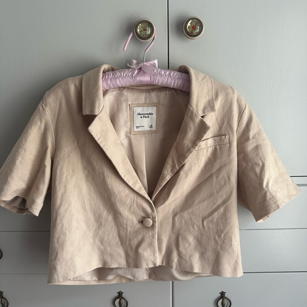 Abercrombie & Fitch Cropped Tan Blazer